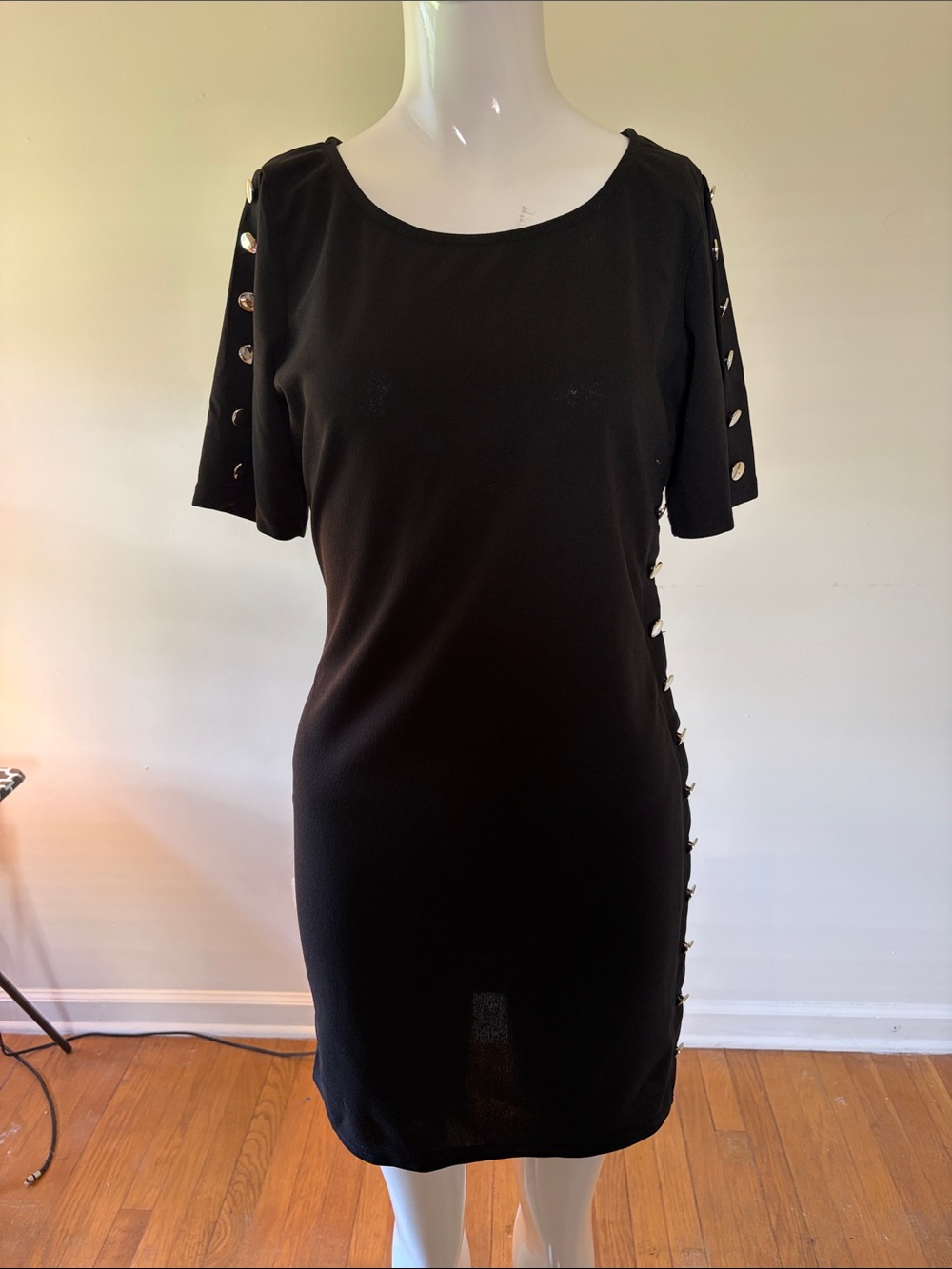 ELLIE & KATE Black Short Sleeve Mini Dress with Silver Eyelet Side Detail